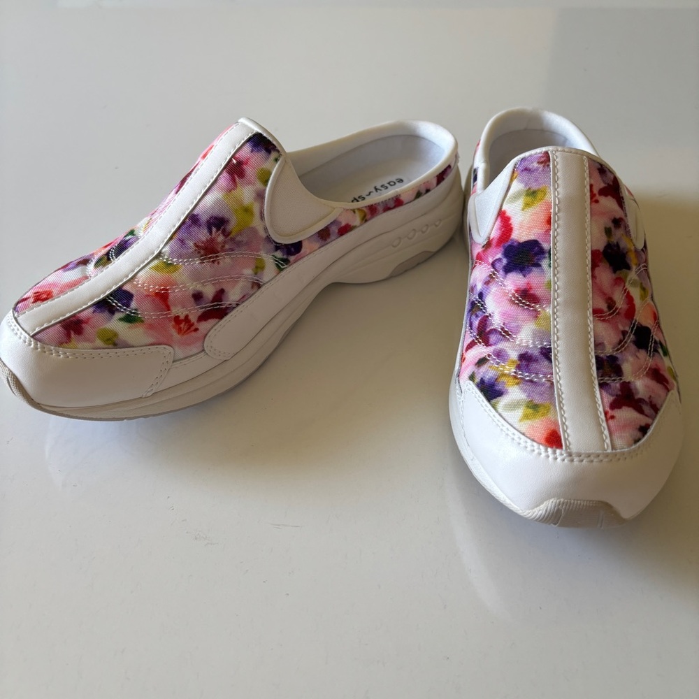 Easy Spirit Women’s White Traveltime525 Clog, Size 9M